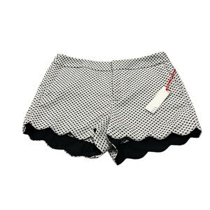 ELLE black and white scallop shorts